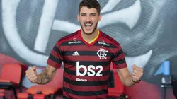 Gustavo Henrique é apresentado antes do esperado e cobra Gabigol