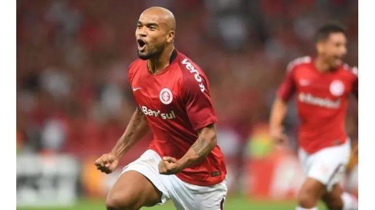 Moledo demonstra gratidão pelos nove anos desde sua estreia pelo Inter