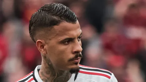 PR - CURITIBA - 29/10/2023 - BRASILEIRO A 2023, ATHLETICO-PR X SAO PAULO - Diego Costa jogador do Sao Paulo durante execucao do hino nacional antes da partida contra o Athletico-PR no estadio Arena da Baixada pelo campeonato Brasileiro A 2023.