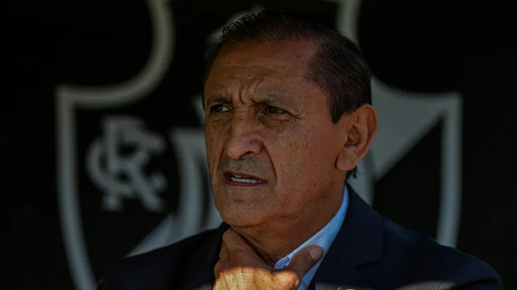 Vasco vai precisar resolver essa pendência com Ramón Díaz.