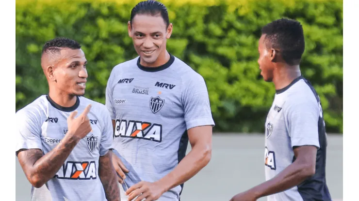 Cazares interessa ao Palmeiras, mas Atlético exige venda em definitivo
