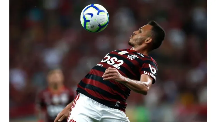Flamengo trabalha saída de Renê e já tem 2 possíveis substitutos para a esquerda