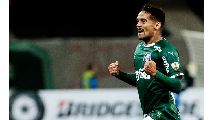 Almería faz proposta por Gustavo Scarpa