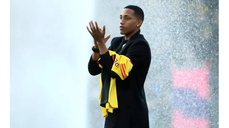 João Pedro é apresentado ao Watford com casa cheia