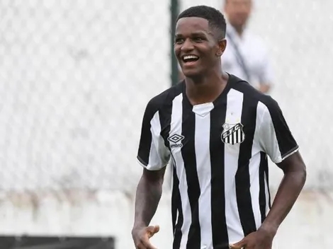 Renyer, do Santos, assina seu primeiro contrato profissional
