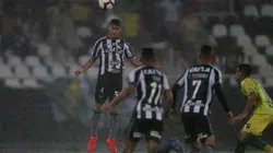 Além de Rodinei, Inter mira lateral do Botafogo para 2020