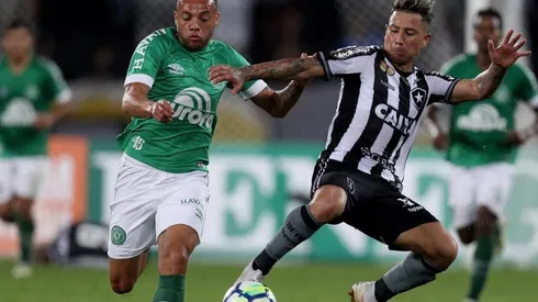 De saída do Botafogo, Leo Valencia define destino e anuncia clube que irá defender em 2020