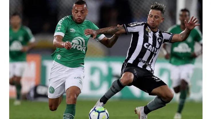 De saída do Botafogo, Leo Valencia define destino e anuncia clube que irá defender em 2020