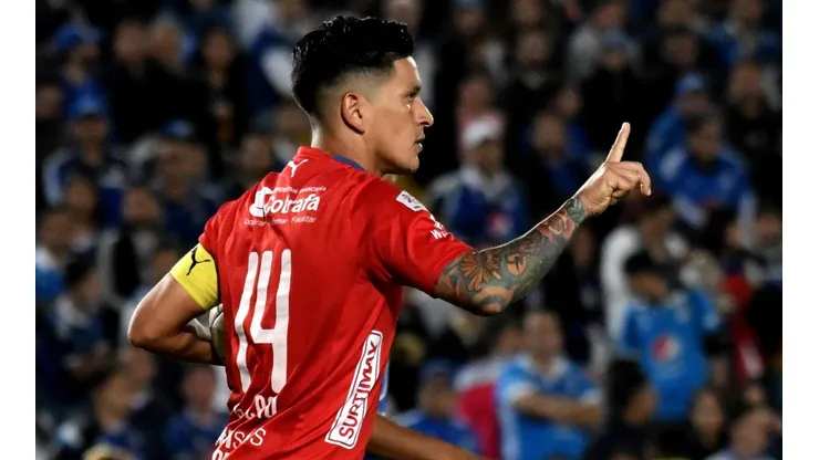 Santos tenta atravessar o Vasco para fechar com atacante