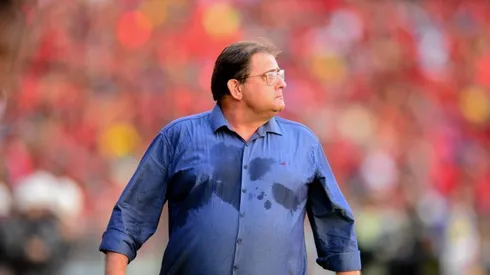 A pedido de Guto Ferreira, Sport trabalha nos bastidores e renova com alvo do Fortaleza