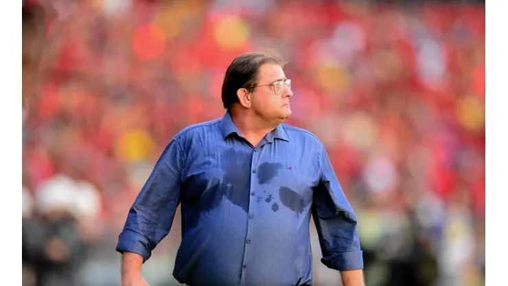 A pedido de Guto Ferreira, Sport trabalha nos bastidores e renova com alvo do Fortaleza