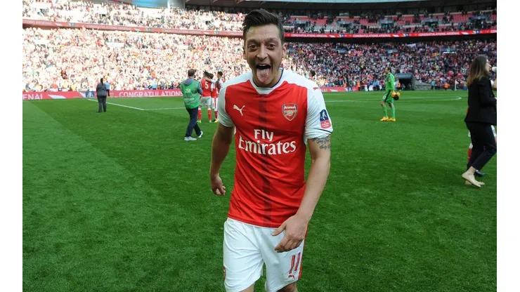 Mesut Özil fica fora de game na China após críticas direcionadas ao país