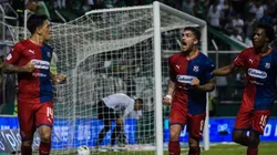 Vasco faz proposta por artilheiro disputado no mercado