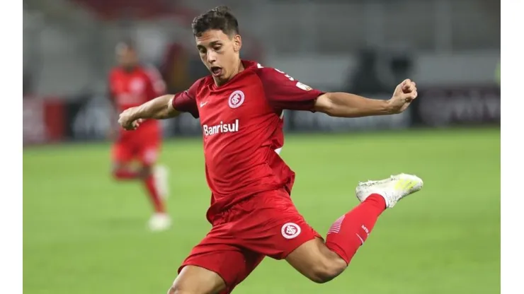 Após chegada de Coudet, Inter define futuro de meio-campista argentino Martín Sarrafiore
