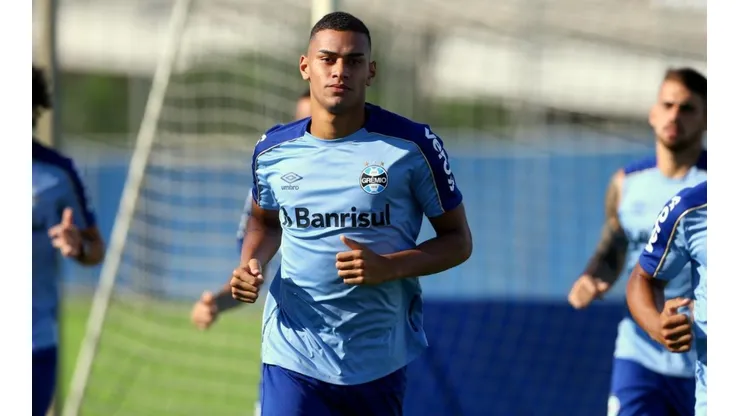 Romildo Bolzan define futuro de Thonny Anderson em 2020