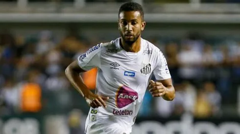 “Líder” no mercado, Santos busca 3° reforço e já tem reposição de Jorge na lateral