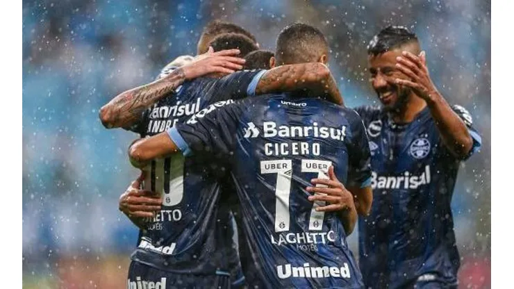 Necessitando de reforços, Fluminense e Sport travam disputa para contar com atacante do Grêmio