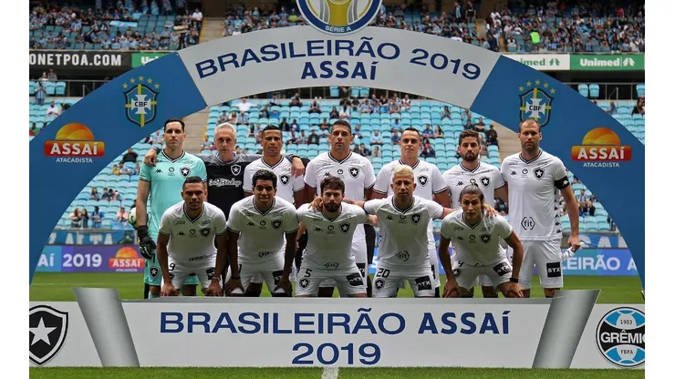 Botafogo quer rescindir com meia e Montenegro admite: "Jogador que a torcida não gosta"
