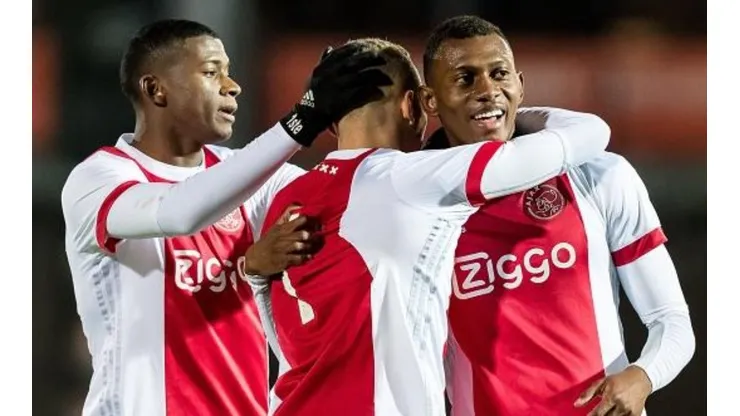 Flamengo próximo de fechar com lateral do Ajax