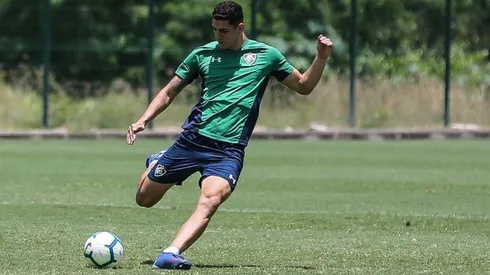 Fluminense negocia com Criciúma para manter zagueiro Nino