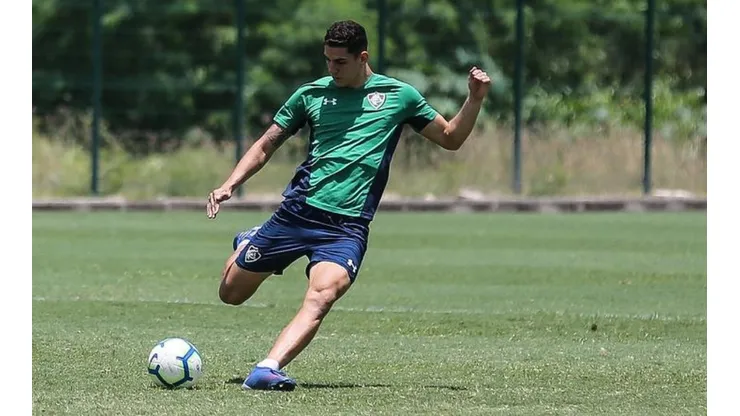 Fluminense negocia com Criciúma para manter zagueiro Nino