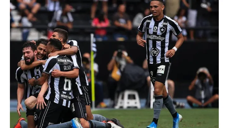Na mira do Besiktas e clube norte-americano, meia negocia saída do Botafogo