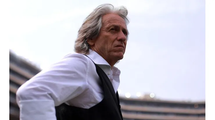 Jorge Jesus se emociona com lançamento de biografia no Rio de Janeiro