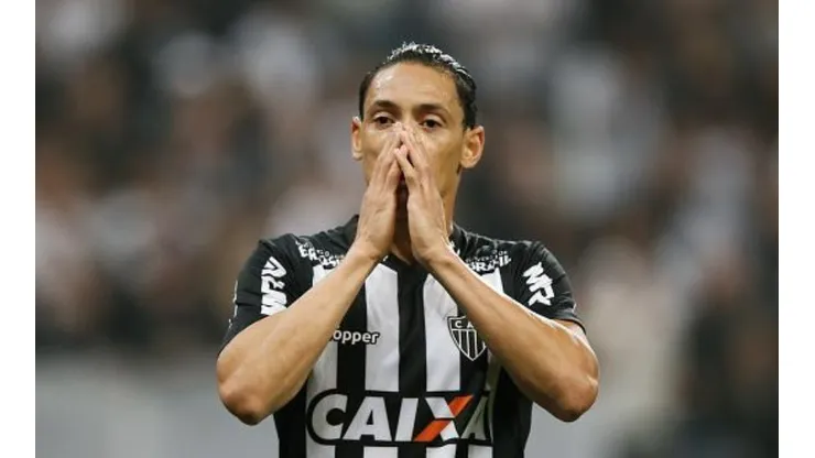 Ricardo Oliveira estuda propostas para deixar o Galo
