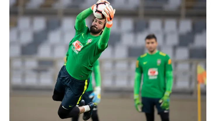 Alisson desenha decisão entre Liverpool e Flamengo