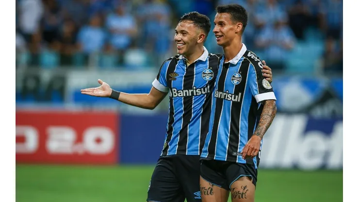 Pepê e Ferreira (Foto: Lucas Uebel/Divulgação/Grêmio)
