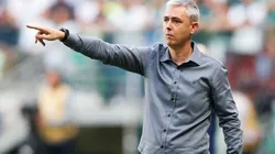 Tiago Nunes libera e Corinthians negocia atacante para o Paraná