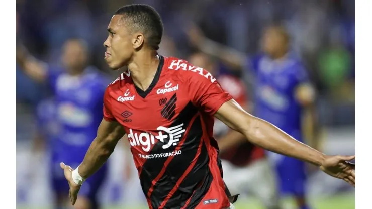 Athletico pode fechar com jogador do Grêmio