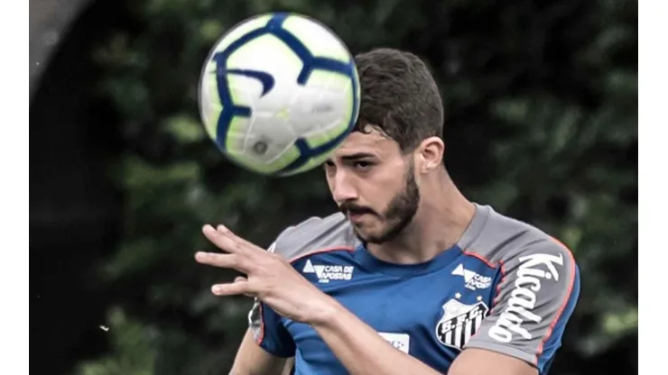 Gustavo Henrique confirma saída do Santos e meia fica a um passo do Olimpia