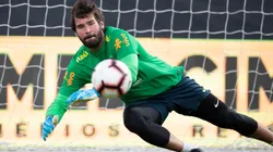Alisson é eleito melhor goleiro do mundo