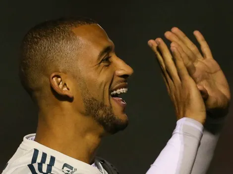 Vitor Hugo tranquiliza torcida após cirurgia