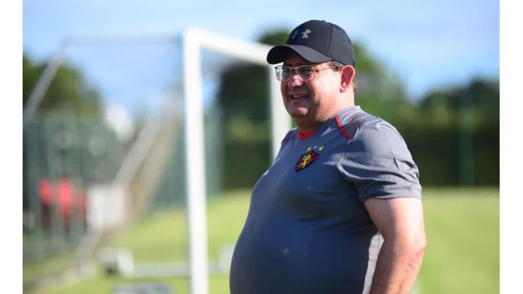 Sport renova com Guto Ferreira