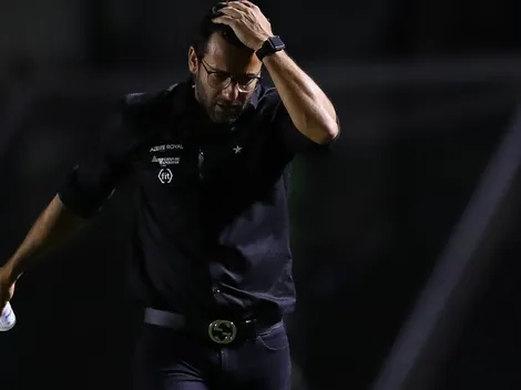 Valentim é criticado por esquema tático "retranqueiro"