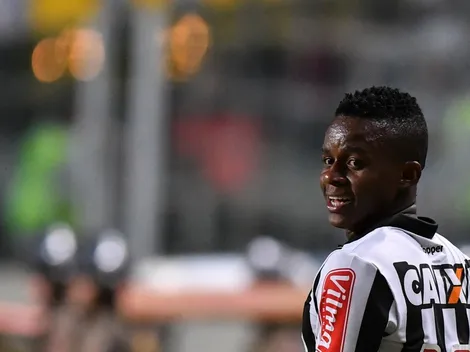 Cazares zoa Cruzeiro na internet: "Segunda divisão"