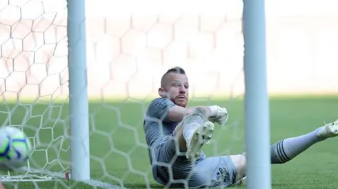 Contrato de até 3 anos seduz goleiro e Grêmio deve acelerar saída de Paulo Victor