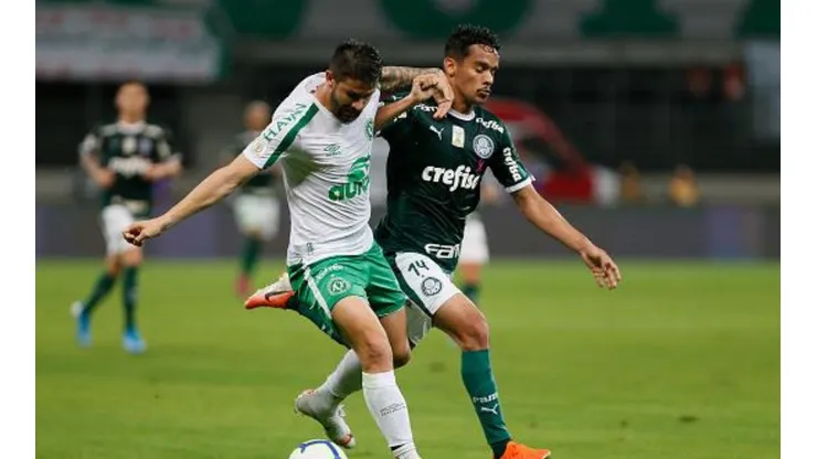 Empresário atualiza negociação e comenta interesse de Vasco em Everaldo, da Chapecoense