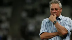 Técnico e elenco não falam a mesma língua e Cruzeiro continua na degola