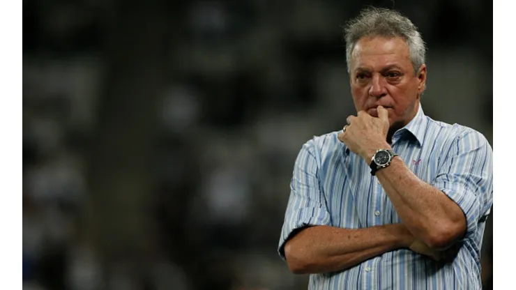 Técnico e elenco não falam a mesma língua e Cruzeiro continua na degola
