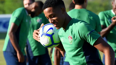 Diagnosticado com virose, João Pedro não vai à Alagoas e desfalca o Flu contra o CSA