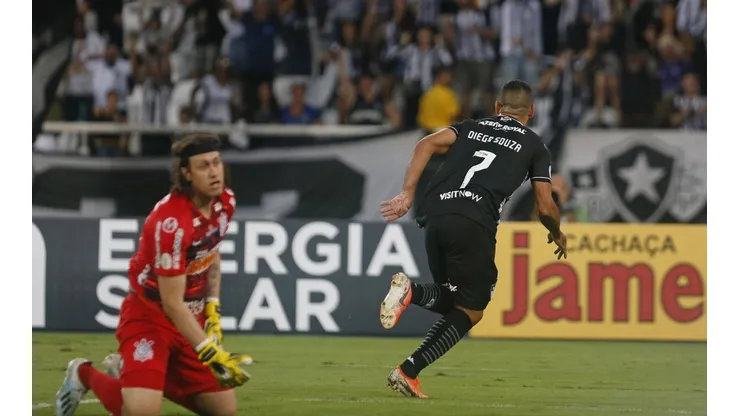 Diego Souza quebra o recorde de Paulo Baier após marcar na partida contra o Corinthians