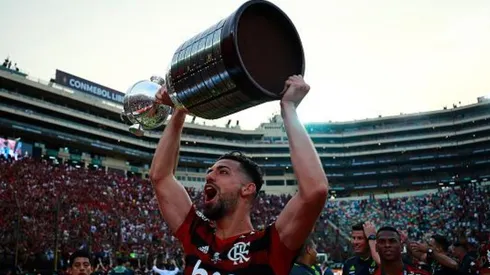 Pablo Marí quer que Jorge Jesus permaneça no Flamengo e torce para que o Mister