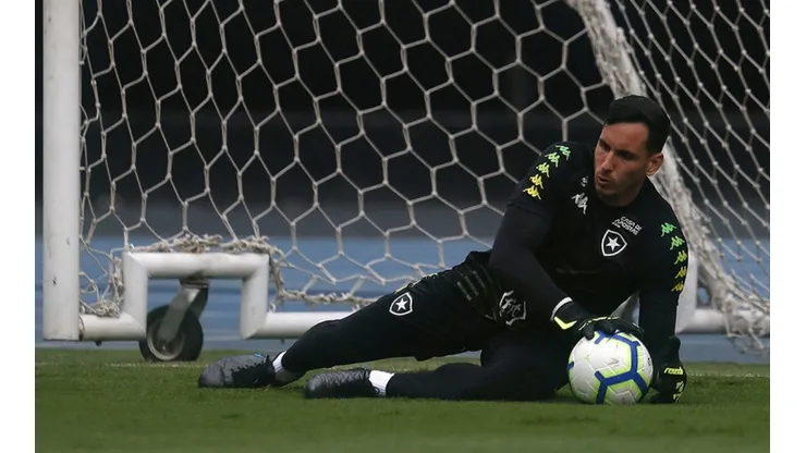 Botafogo dribla crise e tem negociações avançadas para manter Gatito e Cavalieri em 2020