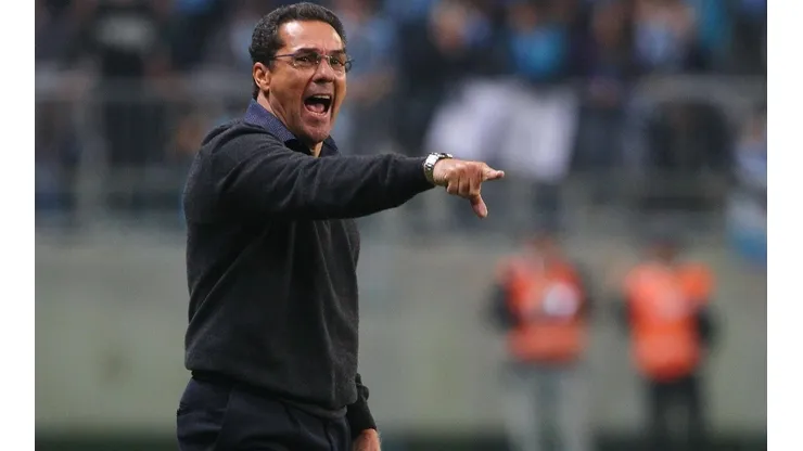 Luxemburgo comandando o Vasco