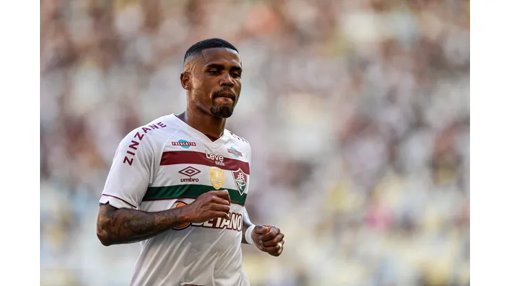 Foto: Thiago Ribeiro/AGIF - Douglas Costa não está nos planos de Mano Menezes