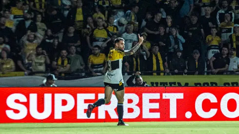 Santos sondou Felipe Vizeu