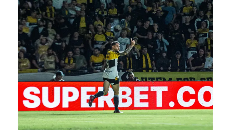 Santos sondou Felipe Vizeu